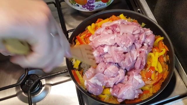 ВОЛШЕБНЫЙ УЖИН! Из СПАГЕТТИ с КУРИНЫМИ БЁДРАМИ и ОВОЩАМИ на одной Сковороде! смотреть онлайн