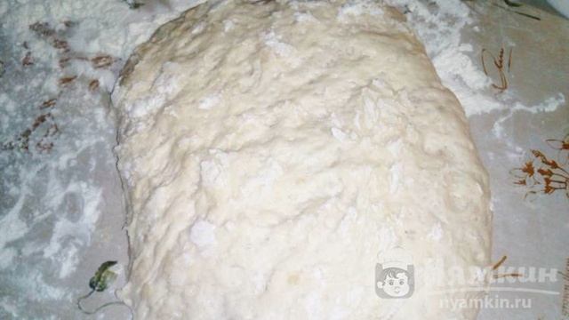 Дрожжевые пирожки с яблочным пюре на скорую руку