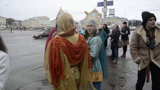 Сказочные персонажи ждут автобуса смотреть онлайн