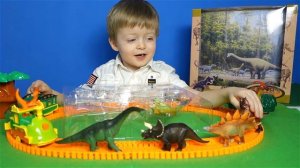 Детям про Динозавров Набор Хищники и Травоядные Распаковка Обзор Поезд  Динозавров Lion boy