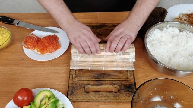 Ролл темпура с курицей и филадельфия с форелью.