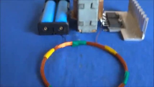 Светодиоды СВЕТЯТСЯ БЕЗ БАТАРЕЕК И ПРОВОДОВ расскажу как и почему .... смотреть онлайн