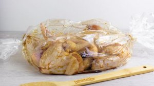 Куриные крылышки, запеченные в рукаве