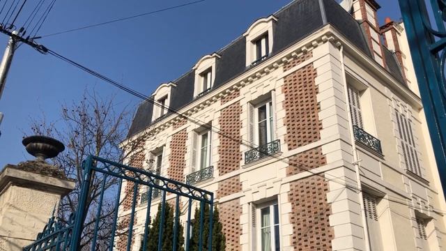 В каких домах живут французы . Старинные и современные постройки . Что предпочитают сами французы ?