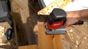 Milwaukee M12 JS (M12 2445) vs. 1,5" wood