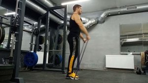 Упражнения на дельты с резиной для мужчин