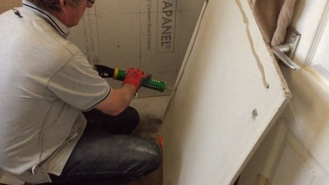 Roughneck ROU32250 Semi Barrel Heavy-Duty Pro Caulking Gun - Review смотреть онлайн