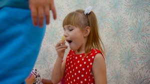 Eva Friends don't play with baby