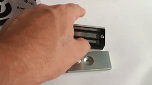 Замок сила удержания 60 кг, куда его устанавливать?