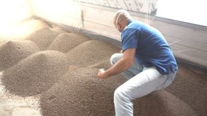 Как выровнять полы по деревянным лагам? Как скрыть коммуникации в полах? "Строй и Живи".