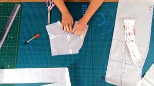 Модный джинсовый сарафан своими руками. Моделирование и раскрой сарафана по просьбе подписчиков.mp4