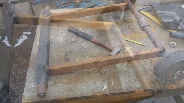 Передвижной сварочный стол с механизмом подъёма. Самодельный.