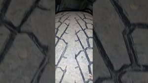 чутка подбивает руль на маленькой скорости,из-за резины.#резина