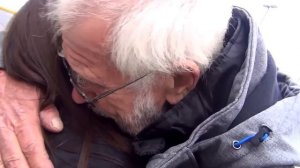 ЗЛОЙ ДЕД ВОССОЕДЕНИЛСЯ С ДОЧКОЙ ОЧЕНЬ ТРОГАТЕЛЬНОЕ ВИДЕО 1