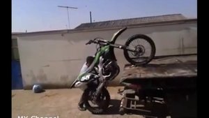 Грузим мотоцикл в грузовик