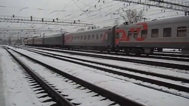 Электровоз ЧC7-089 (ТЧЭ-1) с поездом №016М + эл.-поезд ЭТ2М-086 (ТЧ-6). смотреть онлайн