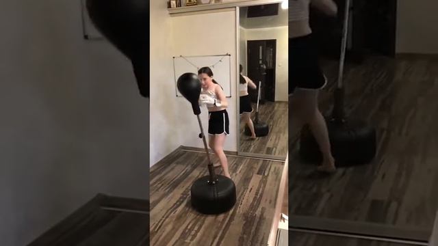 О ЧЕМ ДУМАЕТ ЖЕНЩИНА ... смотреть онлайн