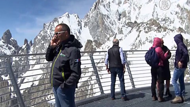 Забраться на Монблан теперь по силам детям и старикам смотреть онлайн