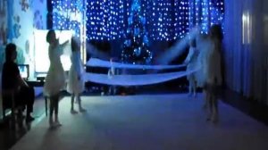 Танец Снежинок "Зимний вальс" с полотнами. Видео Юлии Буговой.