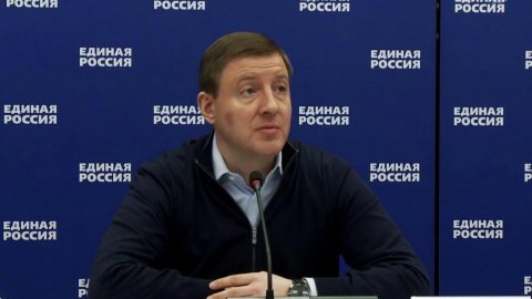Андрей Турчак призвал как можно скорее доставить учебники истории в освобожденные районы Донбасса
