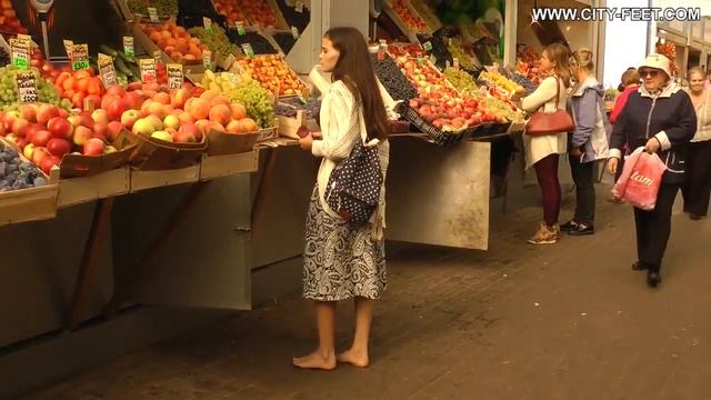 Даша всё лето ходит босая