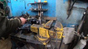 Ремонт гидравлики. Ремонт насоса Bosch Rexroth, осмотр трубоукладчика ТГ20 производства ДСТ УРАЛ