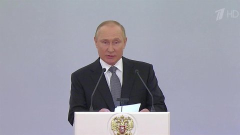 Владимир Путин поздравил выпускников высших военно-учебных заведений России с окончанием обучения