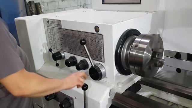 Переключение на разные скорости, проверка работы маслонасоса фартука 16К20 смотреть онлайн