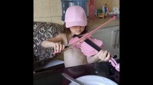 Удивительный первый концерт по скрипке! Девочке 5 лет