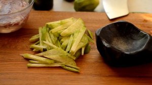 Сочный салат из зеленой редьки