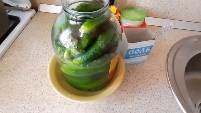 Огурцы на рассольник и винегрет.Бабушкин рецепт.Простейший способ. смотреть онлайн