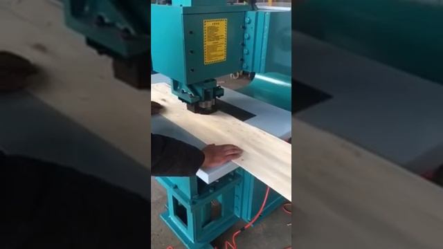 Демонстрация работы шпонопочиночного станка Ecowood Light WB100. Переработка шпона и фанеры. Эковуд