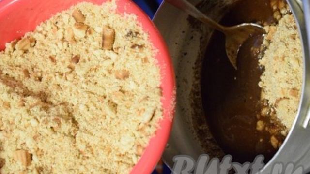 Шоколадная колбаска из печенья со сгущенкой