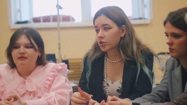 Освещенные окна. Театр мод: конструирование мечты смотреть онлайн