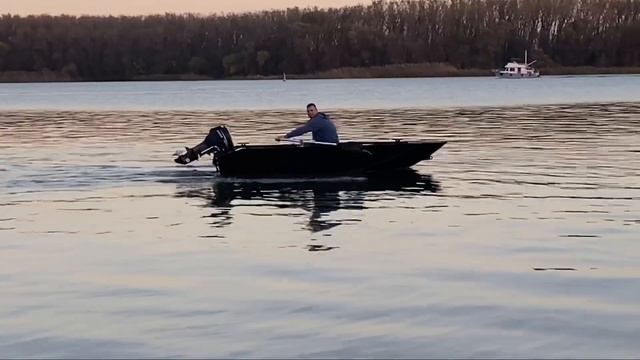 Лодка из пнд Киммерия 400R на веслах смотреть онлайн