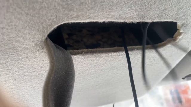 Скрытное подключение видеорегистратора к салонному плафону Daster Logan Largus Almera G15 Sandero смотреть онлайн