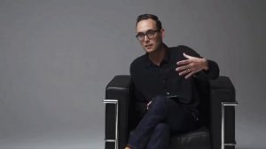 Киану Ривз смеется. Вот это смех?