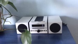 Музыкальный центр Hi-Fi Yamaha MCR-042. Доставка на дом.