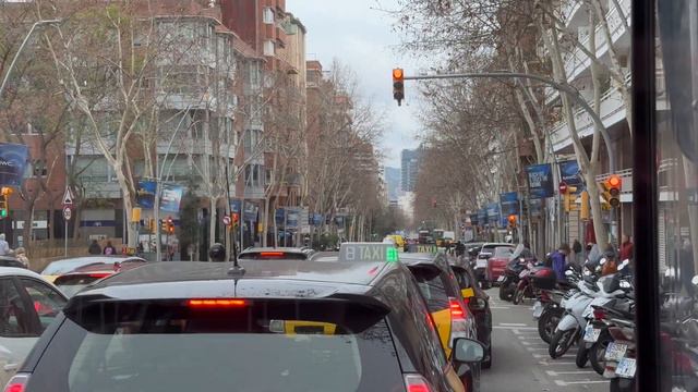 Barcelona City Bus Tour From Sarrià To plaça España смотреть онлайн