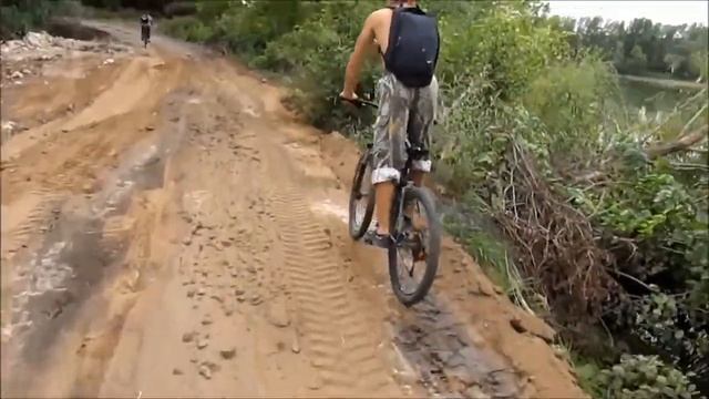 Поездка к озеру на велосипедах и на моноколесе Inmotion V8 смотреть онлайн