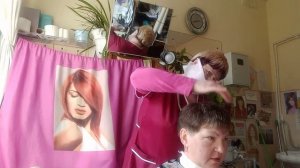 Стрижка короткая классическая +мелирование шапочкой.