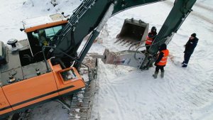 Замена навесного оборудования на экскаваторе Hyundai HX340SL