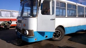ЛИАЗ 677 звук мотора (бутылки)