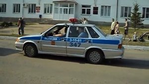 Таня  камерой снимает праздник города Далматово