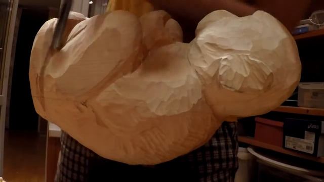 Wood carving "Monkey with orange" смотреть онлайн