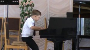 Чайковский "Игра в лошадки". Класс фортепиано - 7лет.