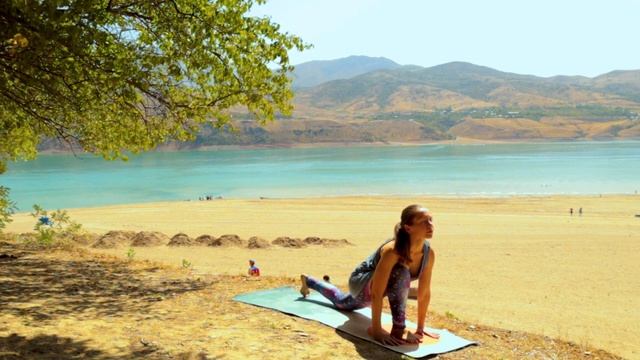 Surya Namaskar. Приветствие Солнцу. (Узбекистан, посёлок Яккатут, август 2020)