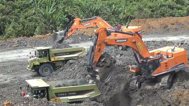 DOOSAN DX1000 & TEREX TR50D смотреть онлайн