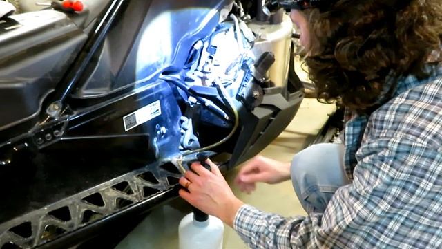 Arctic Cat Chain Case Oil Change | 2013 F1100 4 Stroke Snowmobile Maintenance смотреть онлайн