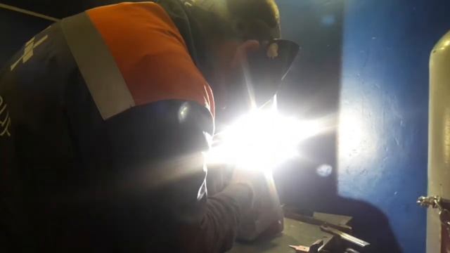 Аргонодуговая сварка поддона от эксковатора. ремонт поддона Tig сваркой смотреть онлайн